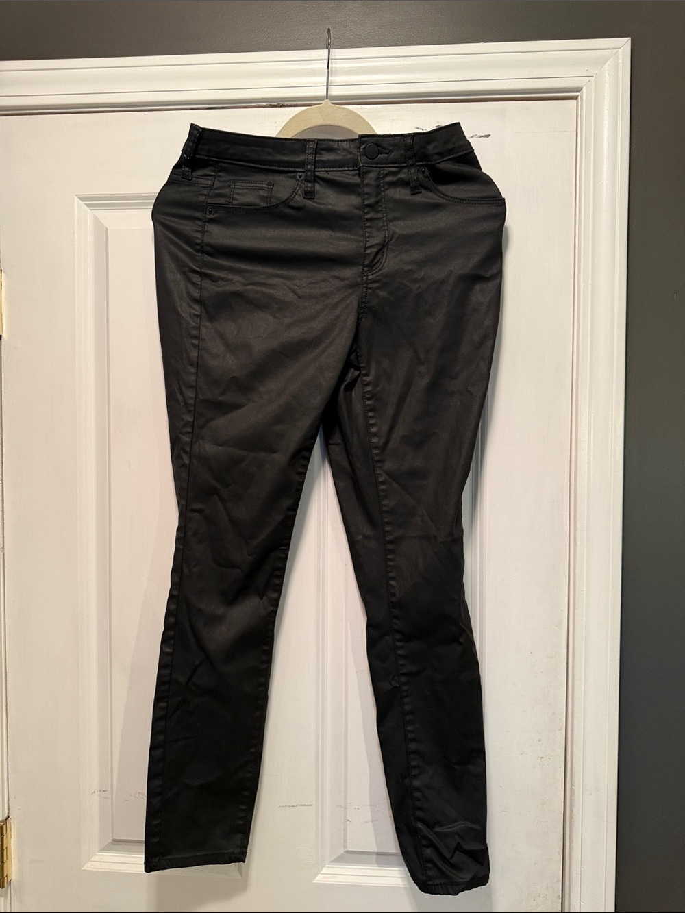 Universal Thread Women's Slim Fit Black Coated Skinny Jeans